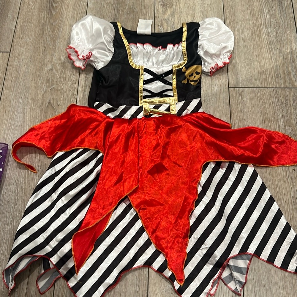Pirate costume with hat size 5-6